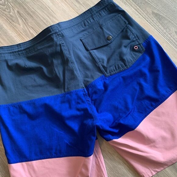 Mens Old Navy board shorts size L - Picture 2 of 3